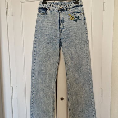 Jeans a vita alta ricamati