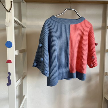 Crop bicolor top with pompons