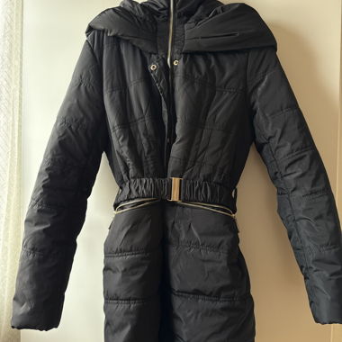 Schwarzer Wintermantel 