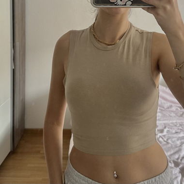 Crop top sans manches beige nude