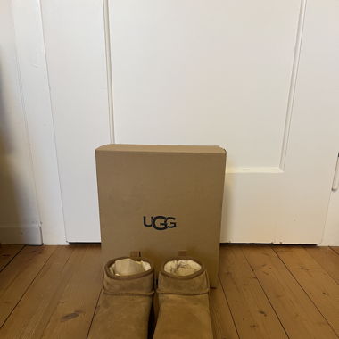 UGG - Chestnut- Platform 