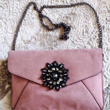 Rosa Umhängetasche mit Kette