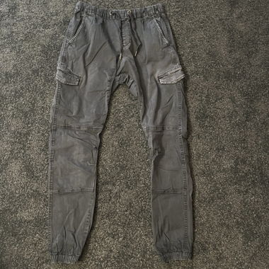 Pantaloni cargo