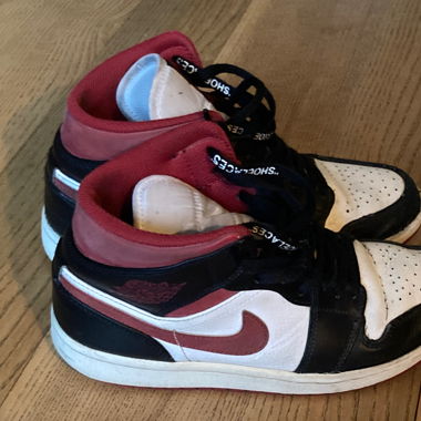 Jordan 1 Mid