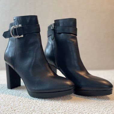 Guess black leather ankle boots