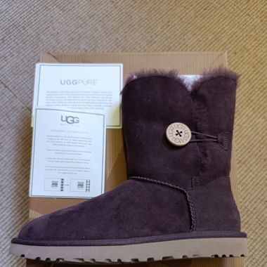 UGG Bailey button neuve 