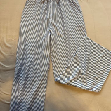 Gestreifte Hose