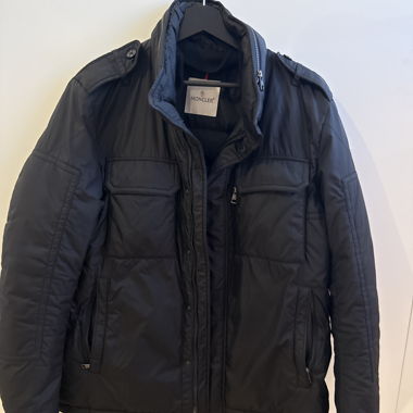 Giacca imbottita Moncler nera da uomo