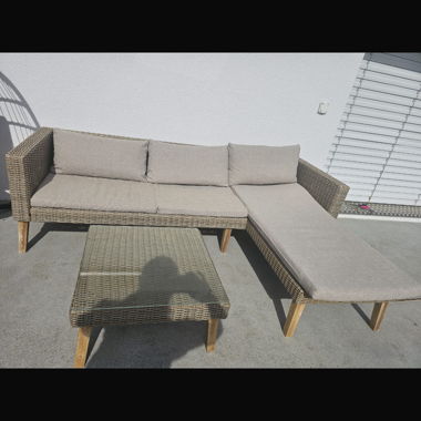 Set lounge da giardino con tavolo