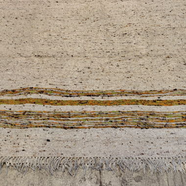 Grosser Wollteppich mit Streifenmuster