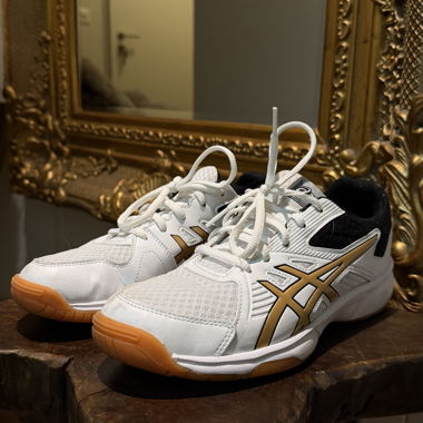 ASICS Hallensportschuhe weiss gold