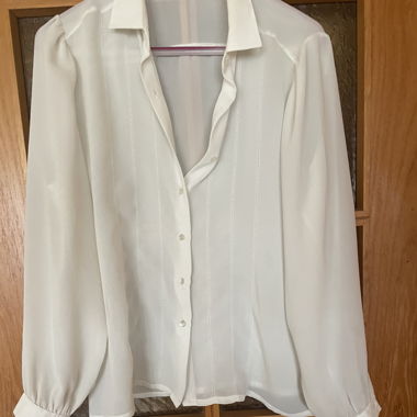 Blouse écru semi-transparente