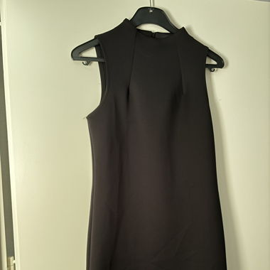 Hochwertiges schwarzes Kleid