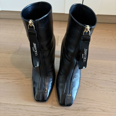 Boots von Jimmy Choo