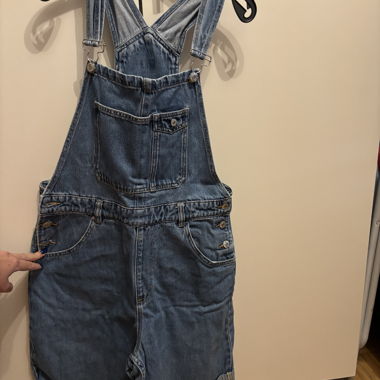 Kurze Jeans-Latzhose