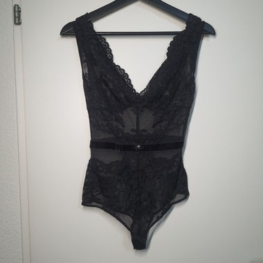 Body mit Spitze