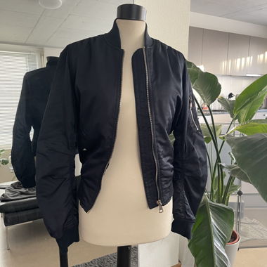 NAVY BOMBER JACKET