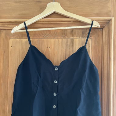schwarzes Top