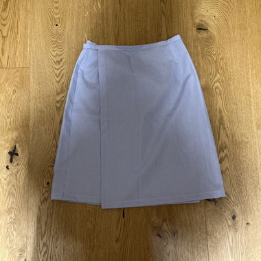 Karierter blauer Wickelrock