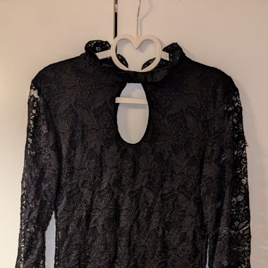 Schwarzes Kleid 