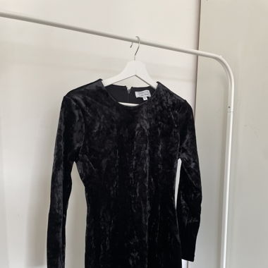 Black velvet mini dress other stories size 42