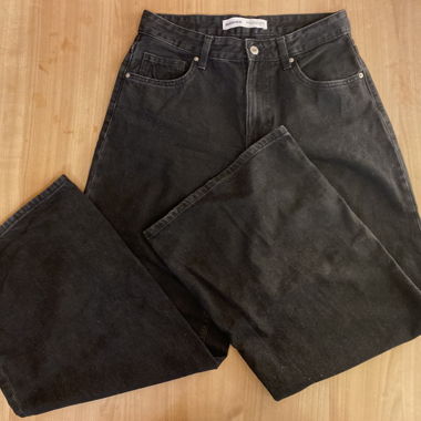 Schwarze Bershka Jeanshose