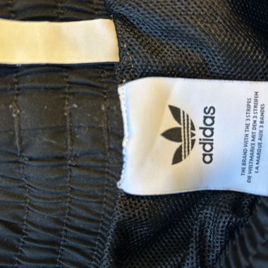 Adidas short noir et blanc
