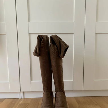 Braune Velourlederimitat Overknees