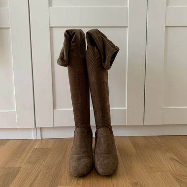 Braune Velourlederimitat Overknees