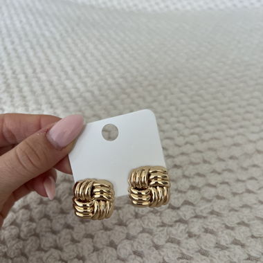 goldene Ohrringe