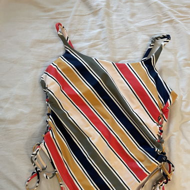 Badekleid gestreift