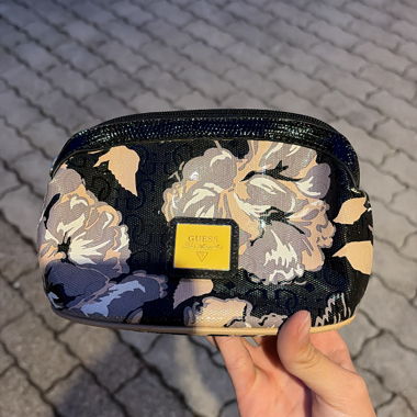 Pochette Guess 
