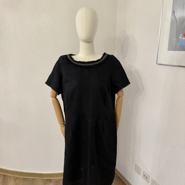 Abito nero in lino