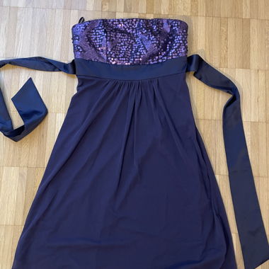 Violettes, trägerloses Esprit-Kleid (ungetragen)