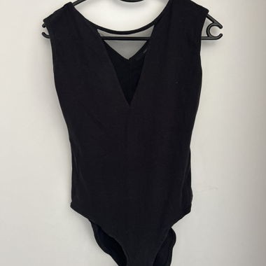 Body nero con scollo a V