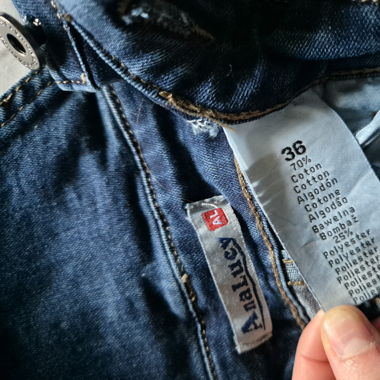 Overall tight fit (skinny jeans)