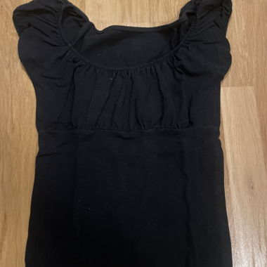 Black puff-sleeve shirt