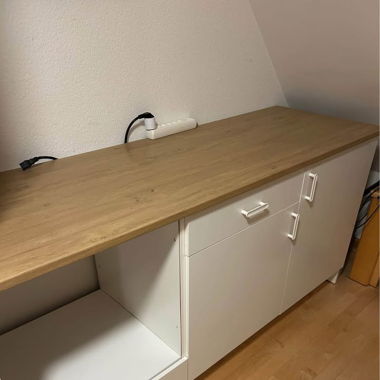 Unterschrank mit Türen und Schubladen