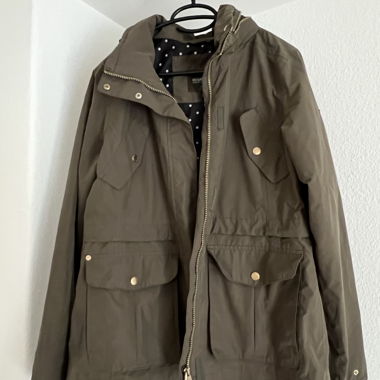 Olive Regenjacke mit Kapuze