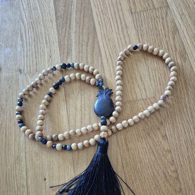Sautoir noir et beige