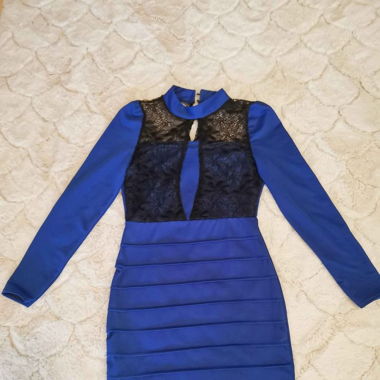 robe bleue dentelle 