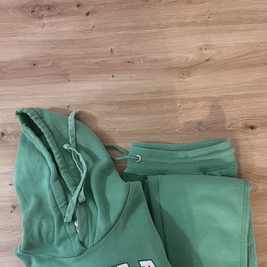 Sweat et pantalon jogger