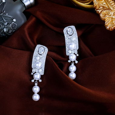 Orecchini di perle con strass