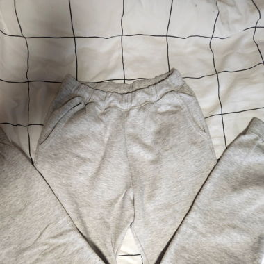 Graue Jogginghose