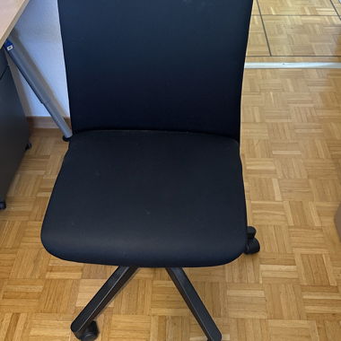 Chaise de bureau noire