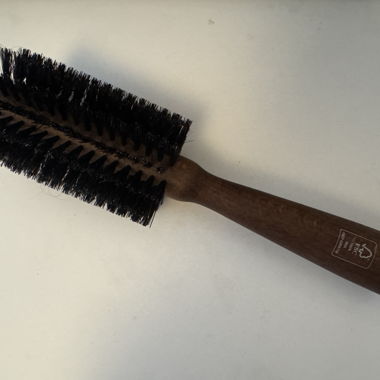 Brosse brushing ronde en bois et poils de sanglier
