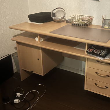 Schreibtisch