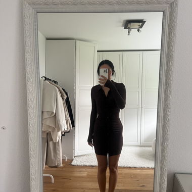 Dress with buttons in brown