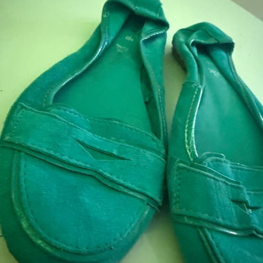 Grüne Leder-Ballerinas