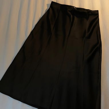Abito svasato nero in raso